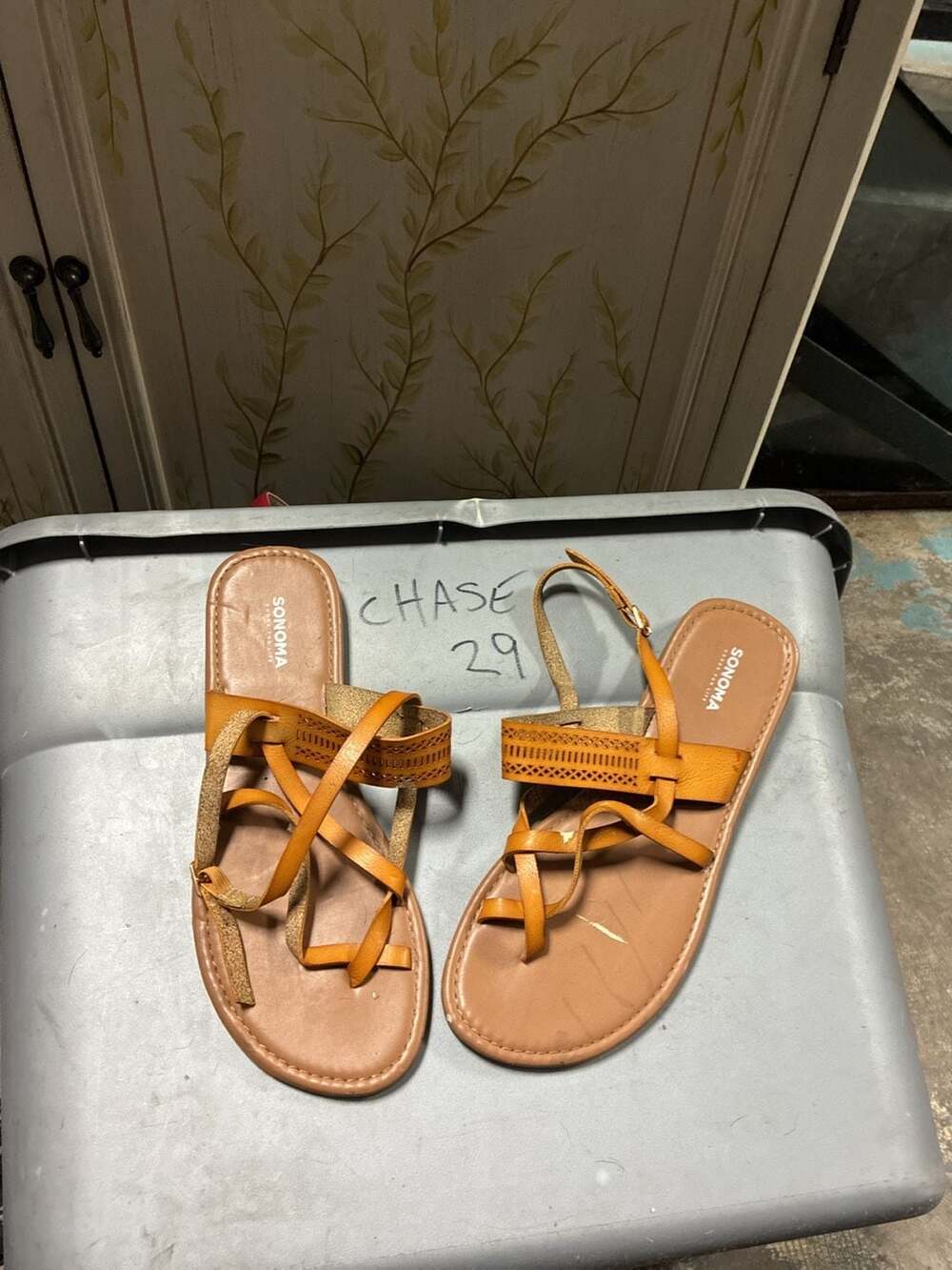 Sonoma Goods for Life Beagle Strappy Criss Cross Open Toe Sandals Yellow Tan